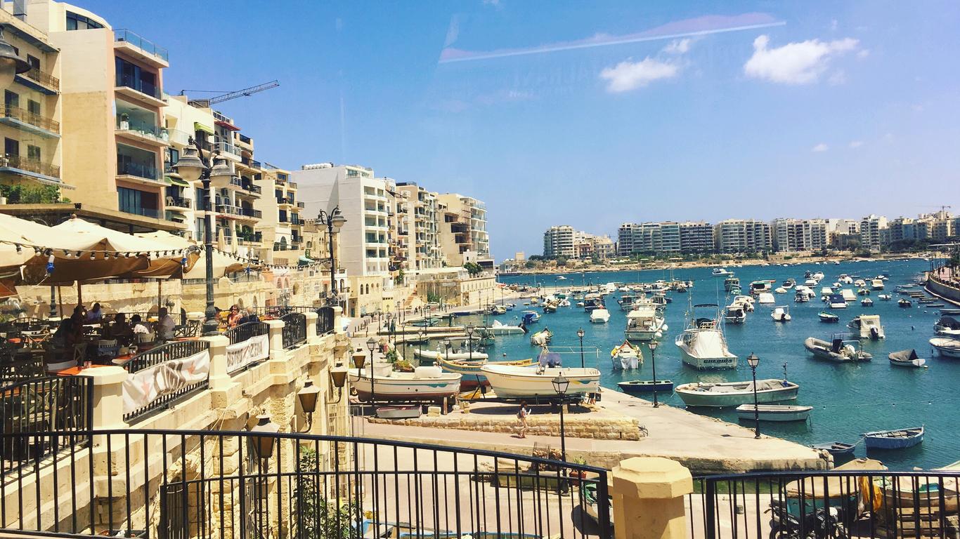Promotional products and uniforms for SMEs in Birkirkara — Malta’s largest commercial town | Gadget Aziendali e divise per PMI a Birkirkara — la città commerciale più grande di Malta | Prodotti promozzjonali u uniformi għal negozji f’Birkirkara — l-akbar belt kummerċjali f’Malta