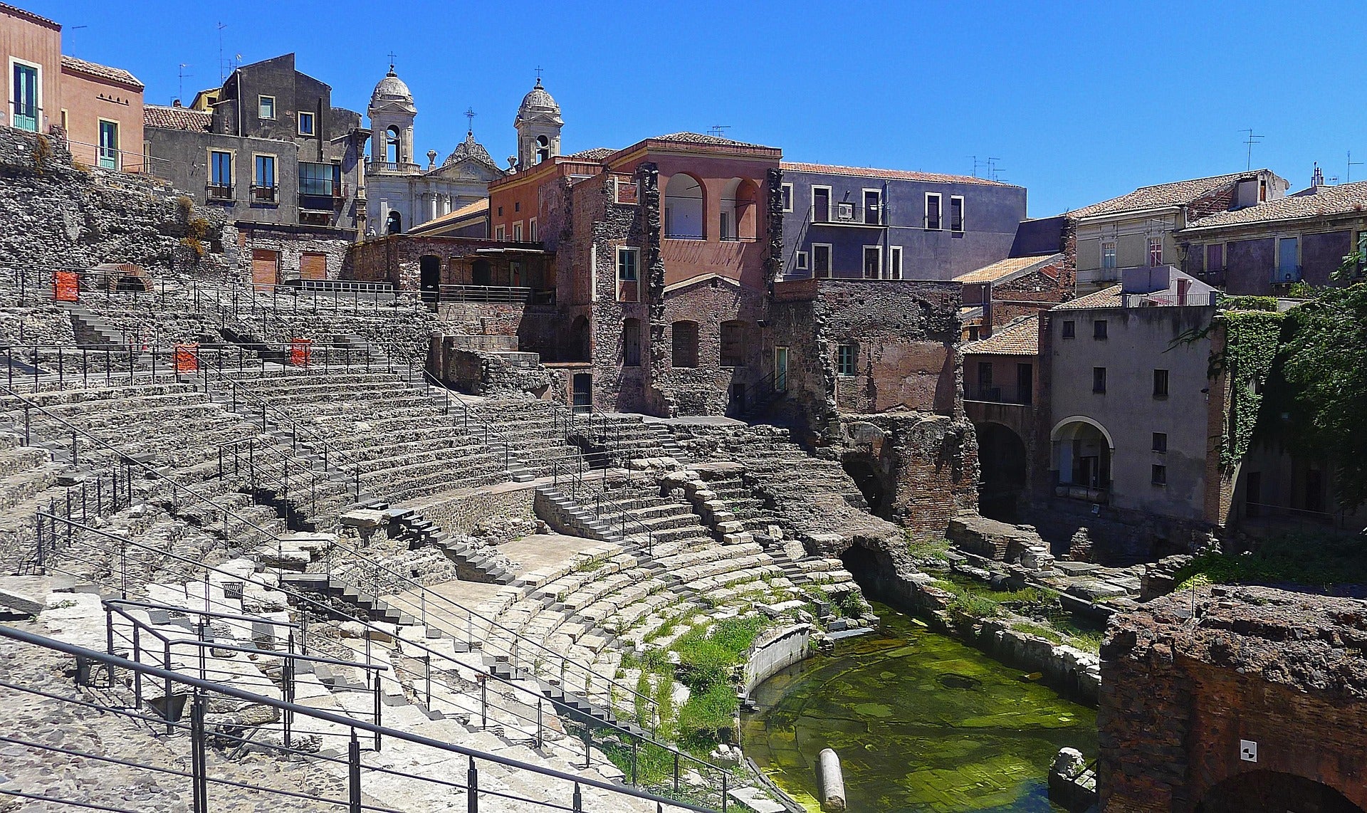 Rovine storiche a Catania, ideali per gadget accattivanti personalizzati per università, aziende e organizzatori di eventi in Sicilia orientale.