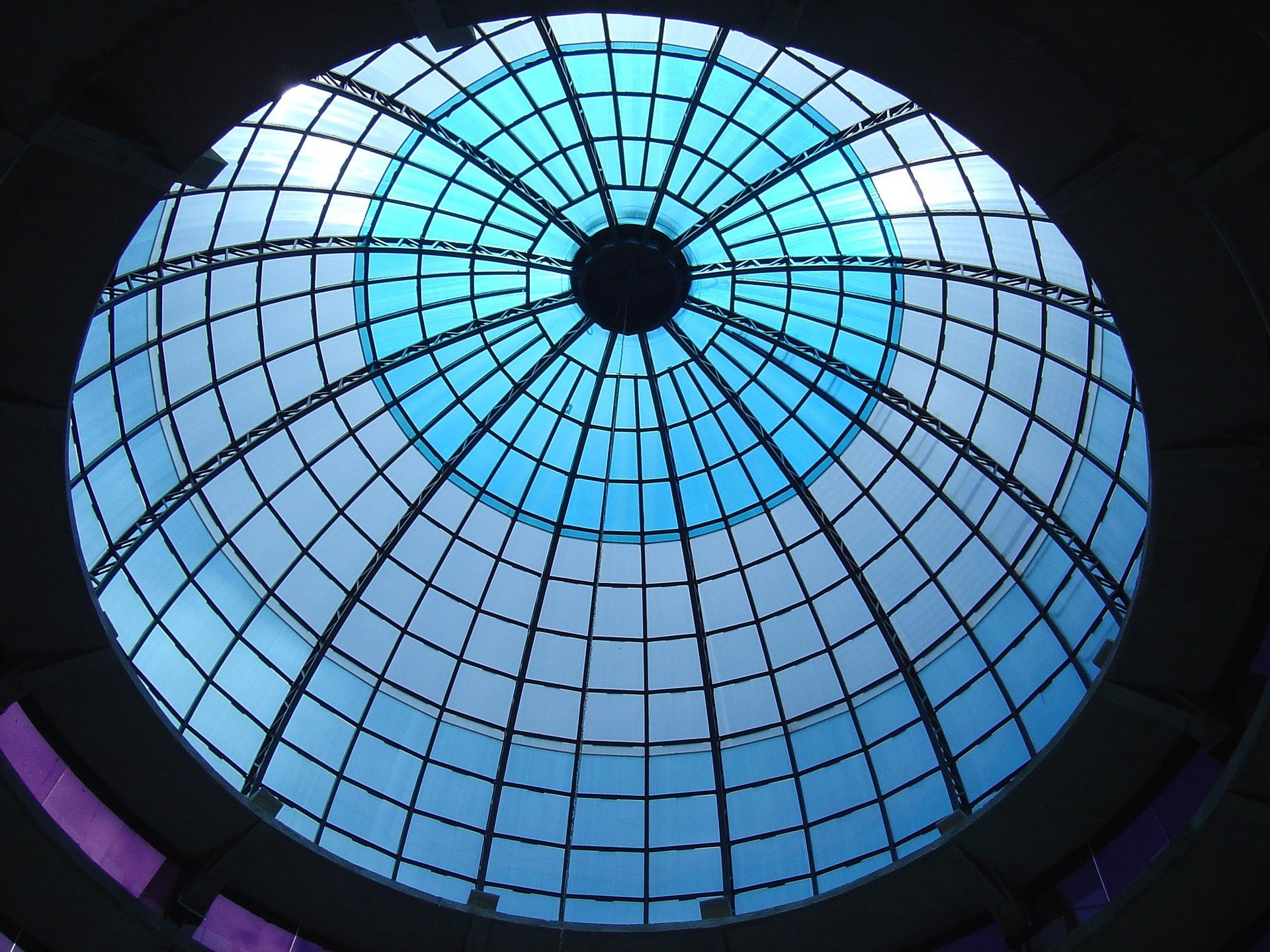 Glass ceiling dome in Drogheda shopping centre — branded giveaways for fast-growing Irish SMEs.

Díon gloine i lár siopadóireachta i nDroichead Átha — bronntanais bhranda do FBManna Éireannacha atá ag fás go tapa.