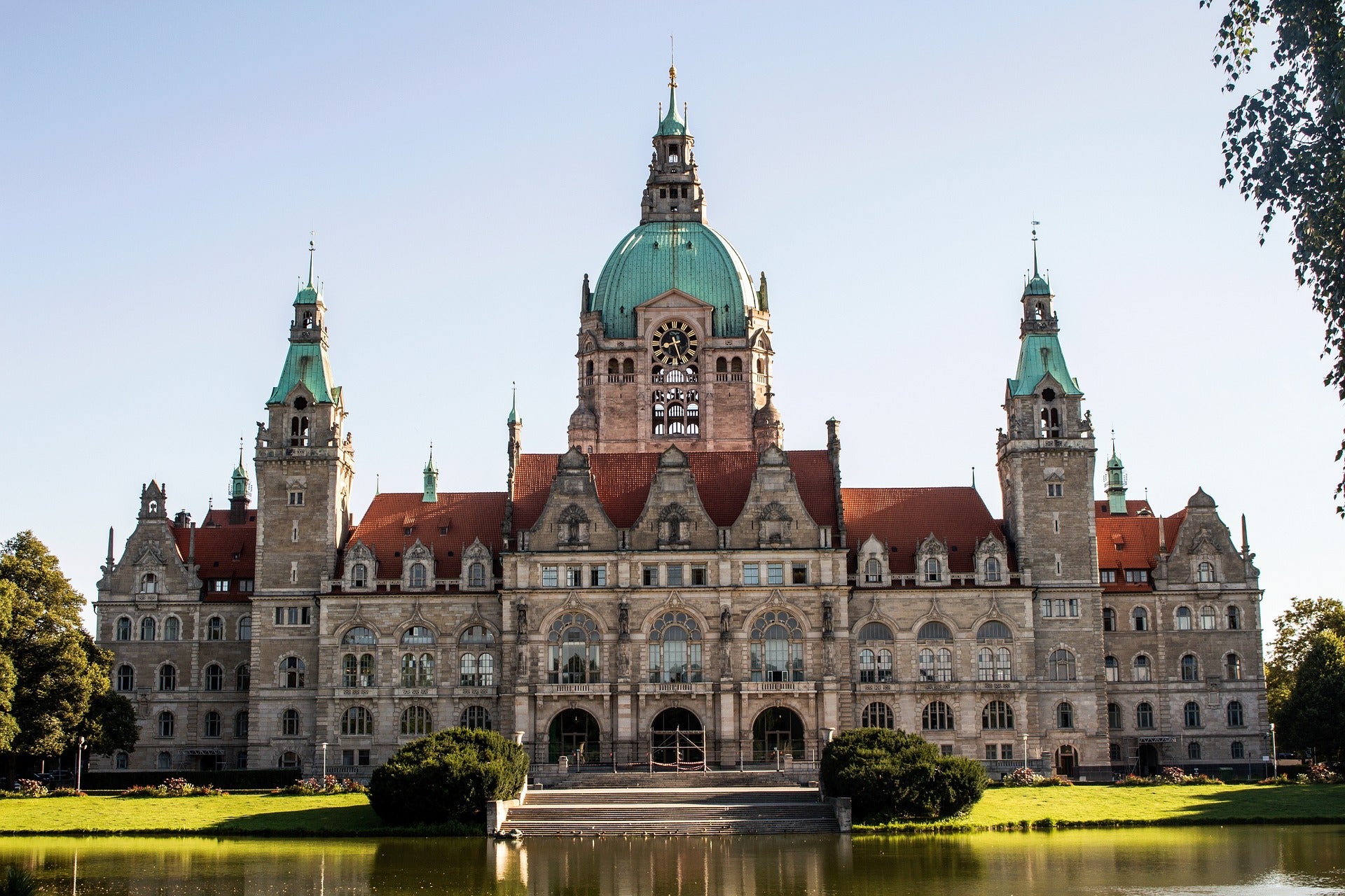 Neues Rathaus Hannover – Messestadt mit internationalem Bedarf an Werbeartikeln, Promotionprodukten und Kundengeschenken