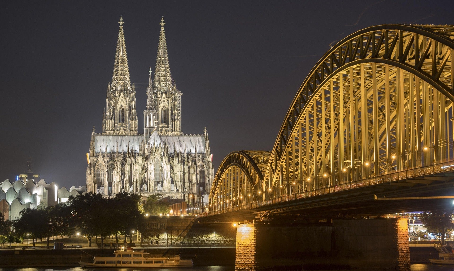 Kölner Dom und Hohenzollernbrücke – Medienstandort für Werbetextilien, Firmenpräsente und Merchandising