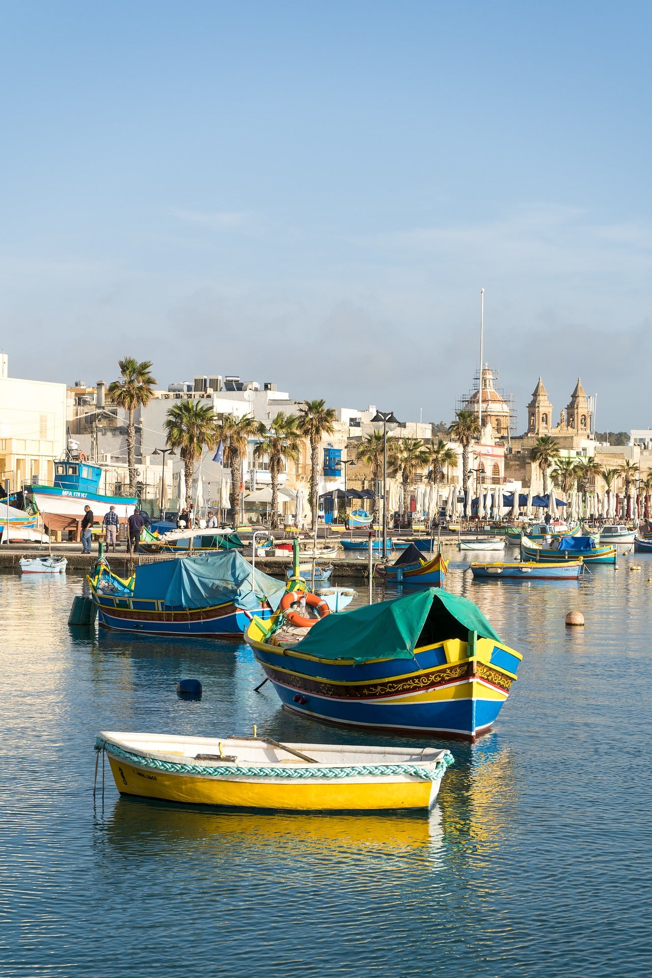 Swish & Click Malta FAQ section with Marsaxlokk Harbour and traditional luzzu boats | Sezione FAQ Malta con il porto di Marsaxlokk e barche tradizionali luzzu | Sezzjoni FAQ ta’ Malta bil-Port ta’ Marsaxlokk u d-dgħajjes tradizzjonali luzzu