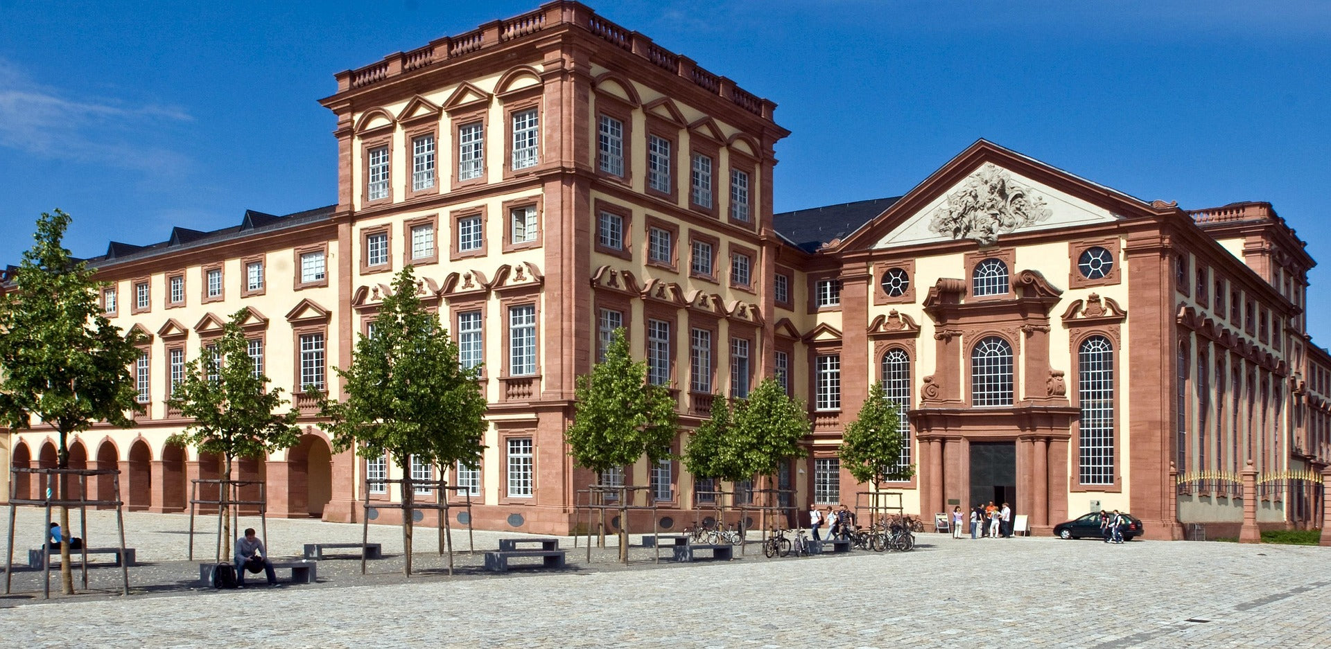Schloss Mannheim – Industriestandort für Chemie, Technik und Werbeartikel im Südwesten Deutschlands