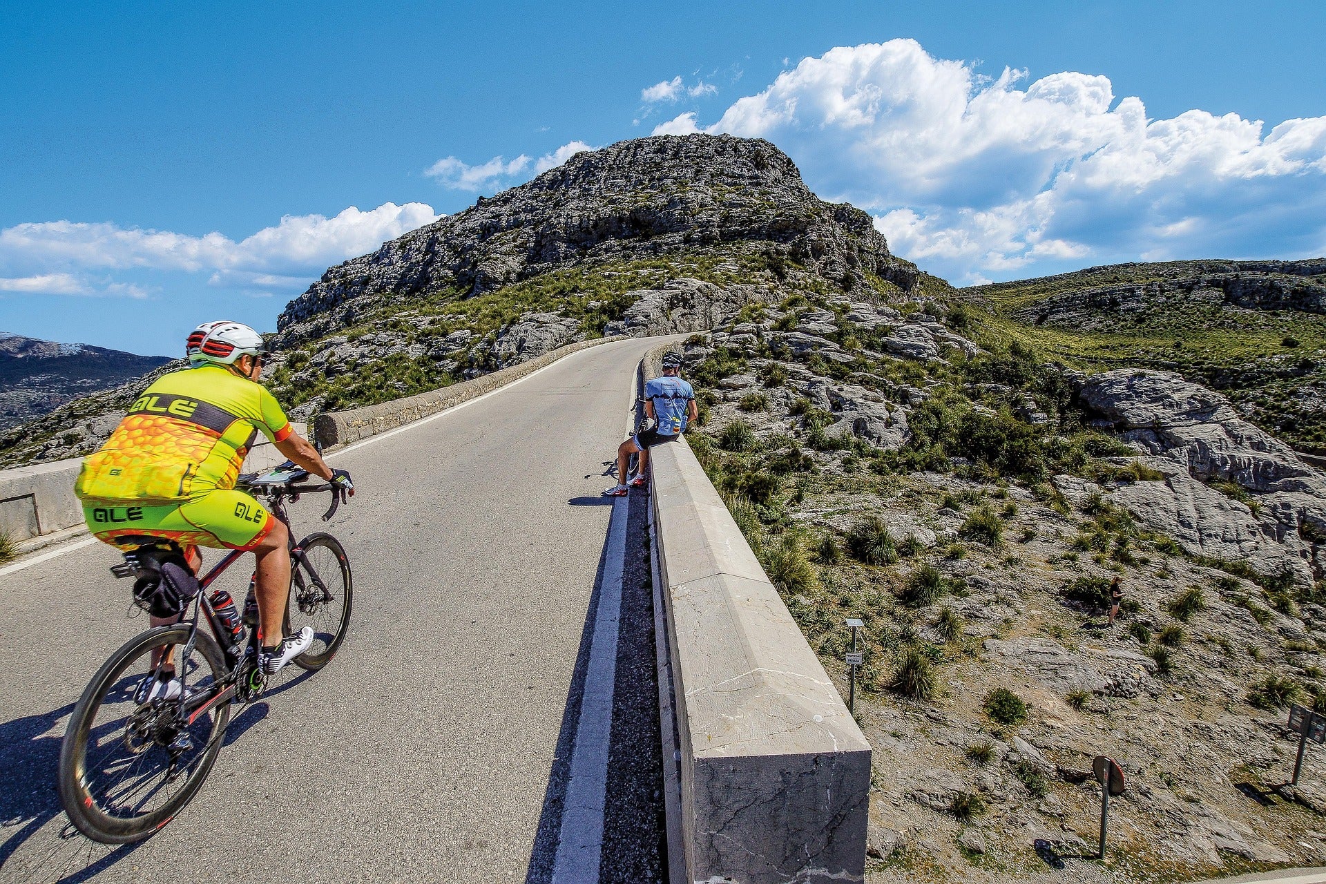 Vista ciclista de Palma de Mallorca, ideal para productos promocionales estacionales como bolsas ecológicas, ropa de hostelería y merchandising para hoteles y eventos.