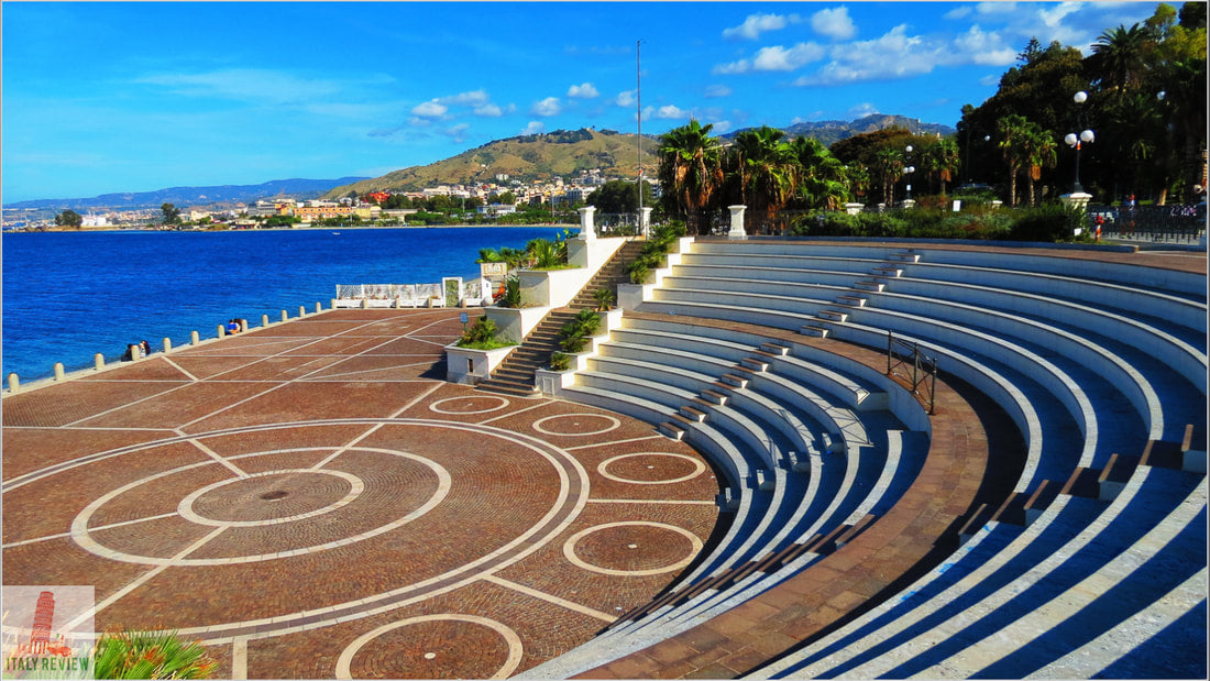 Lungomare e teatro romano a Reggio Calabria, ideali per la fornitura di gadget promozionali locali a imprese calabresi e istituzioni culturali.