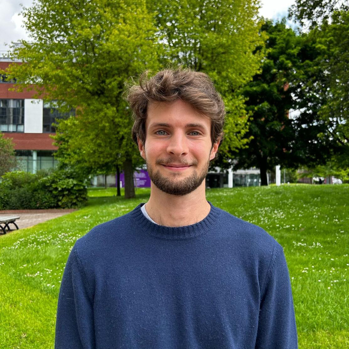 Thomas Mariotto, Swish & Click’s business development lead for Italy and Europe, smiling outdoors in a green park — combining strategic precision with international ambition.